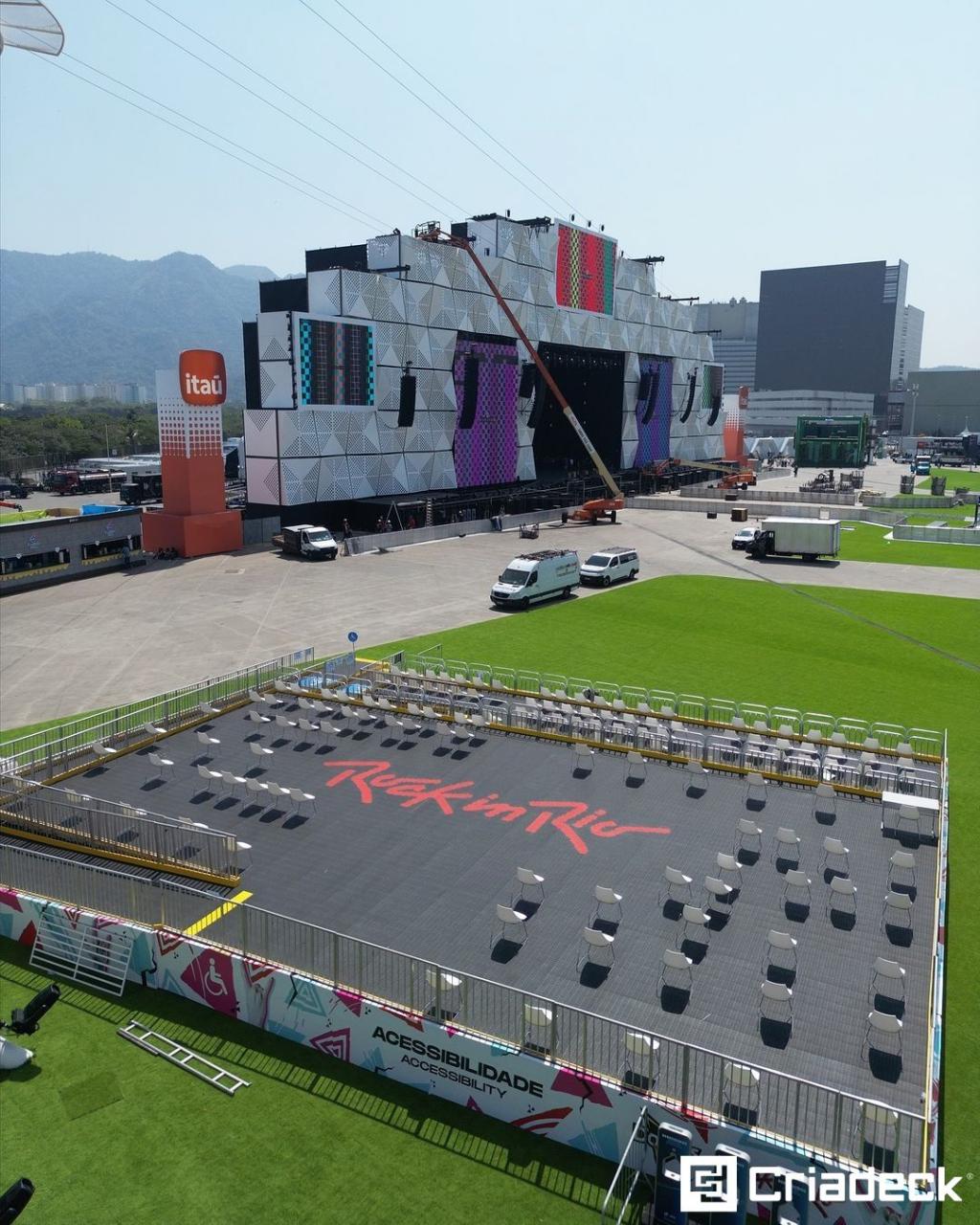 Pisos plásticos personalizados da Criadeck garantem acessibilidade no Rock in Rio 2024.